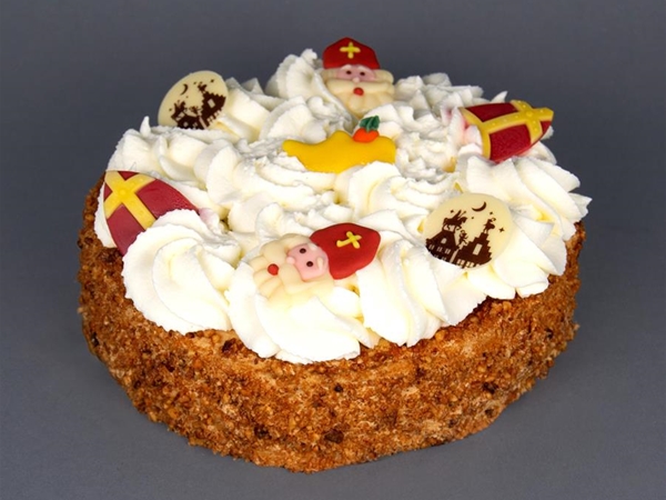 Hazelnoot slagroom taartje Sint